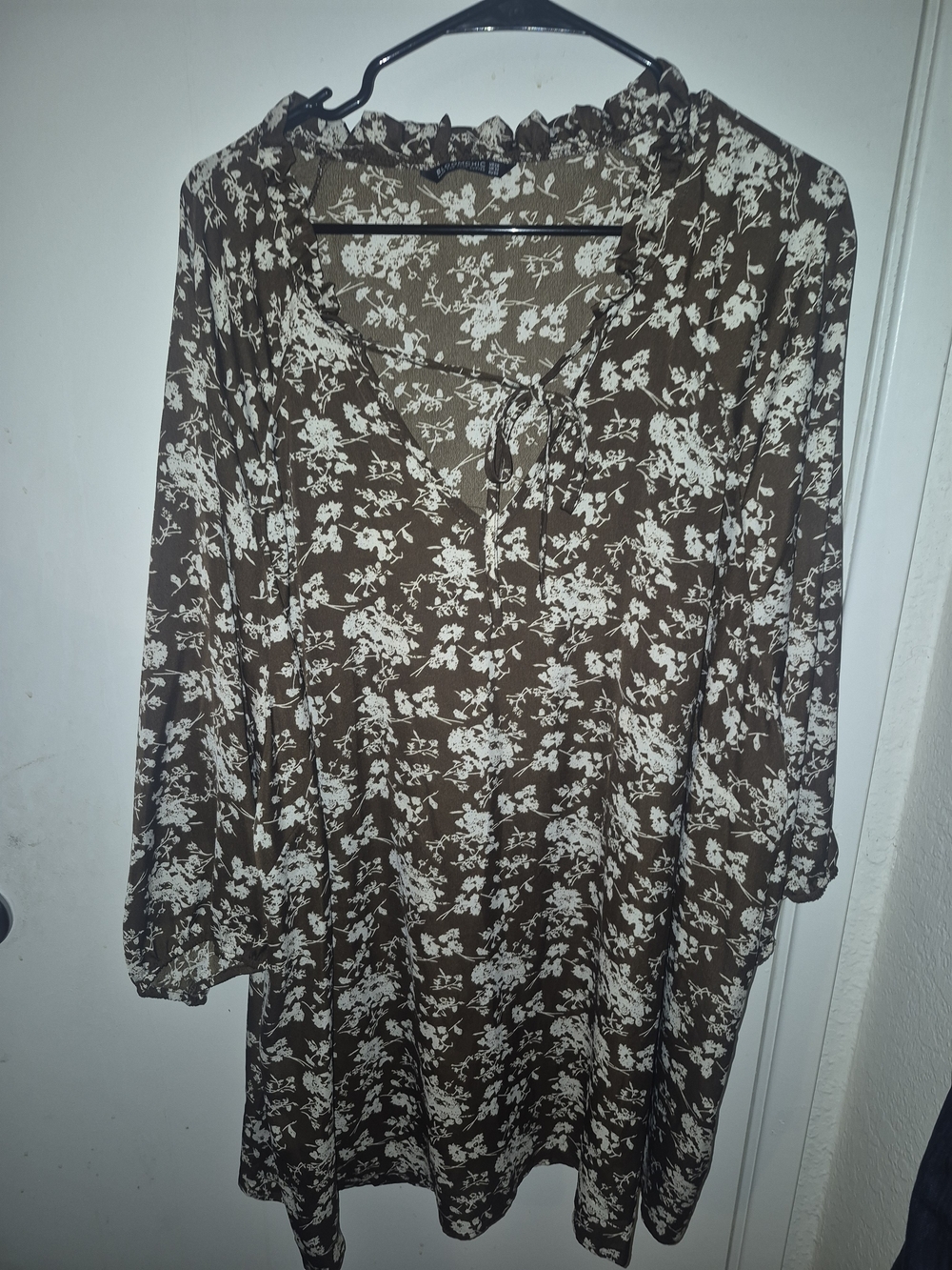 BloomChic Brown and White Floral Peasant Tunic